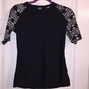 OLD NAVY swim shirt sz M. Black w/ blk/wht sleeve